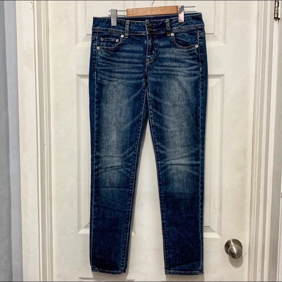 AMERICAN EAGLE NWOT low rise skinny jeans size 4